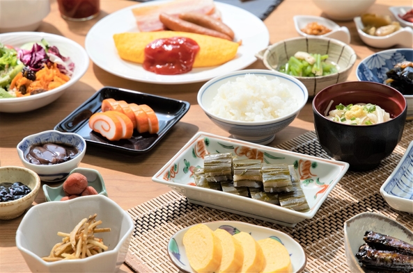 【宿泊者限定　和夕食】日本料理雲海で季節の味わいを選べる3品と地酒3種飲み比べ（朝・夕2食付）